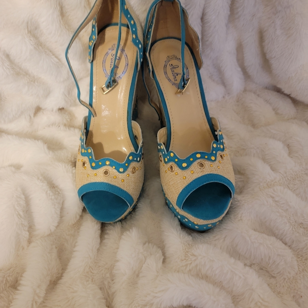 Halina wedges